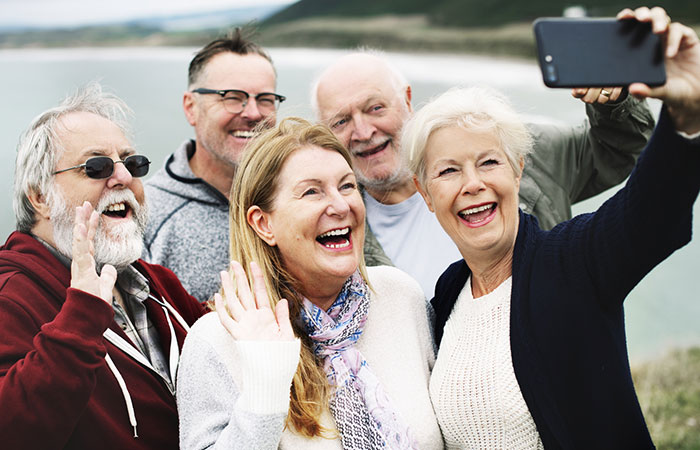 Senioren machen ein Selfie