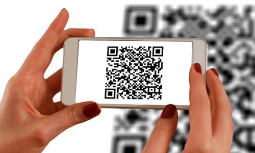 Das Genesenen-Zertifikat kann man per QR Code auf das Smartphone herunterladen. Foto: Gerd Altmann / Pixabay