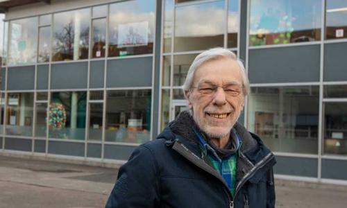 Bufdi Kurt Esser vor seinem Einsatzort in Zündorf. Foto: René Denzer