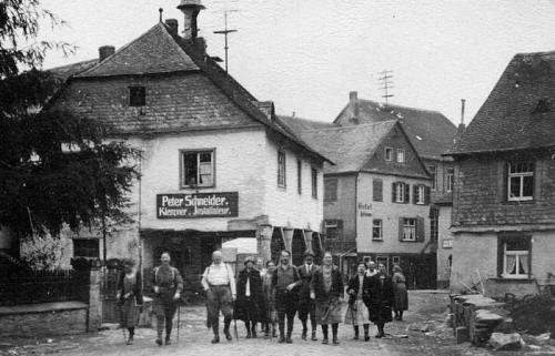 Seit mehr als einem Jahrhundert sind Kölner Wanderer unterwegs. Fotos: Kölner Eifenverein