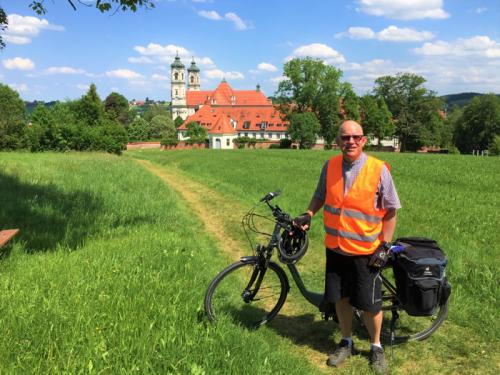 Pause und Kulturereignis: Für das Kloster Ottobeuren steigt Franz Neuhäuser gern vom Rad. Foto: Franz Neuhäuser