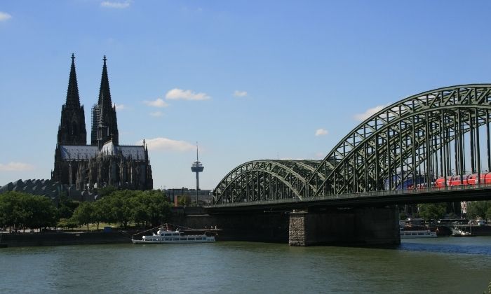 Schiffstour von Köln nach Zons © Canva