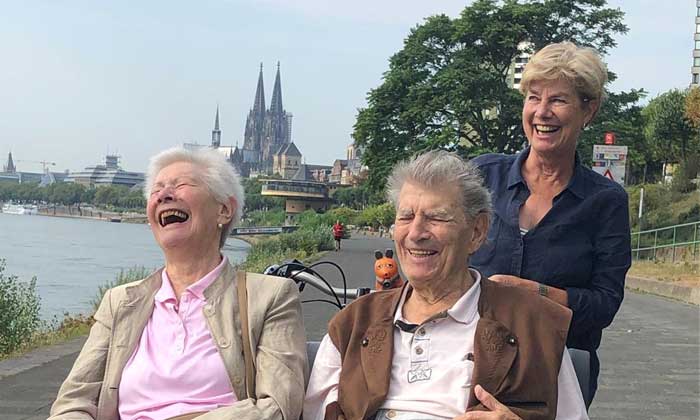 Eine Rikschafahrt zum Rhein macht Spaß. Foto: Radeln ohne Alter Köln e.V.