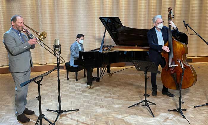 v.l.n.r: Ludwig Nuss &#40;Posaune&#41;, Benyamin Nuss &#40;Piano&#41;, John Goldsby &#40;Bass&#41; ©: B.o.B.-Concerts / Riverside Studios